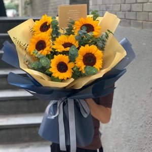6 sunflowers bouquet
