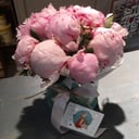 Hat box with flowers 'Peonies in a box'