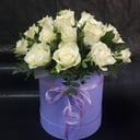 Hat box with flowers 'White Rose'