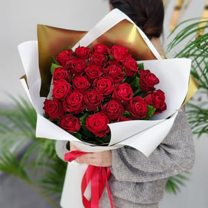 Bouquet '25 red roses in decoration'