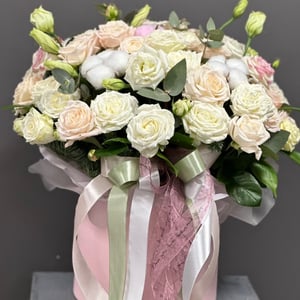 Hat box with flowers 'To my princess'