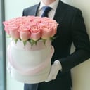 Hat box with flowers 'Powdery roses'