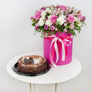 The composition "Coquette" with a cake