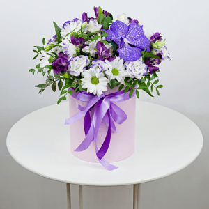 Blumenromantik: Hutschachtel mit Chrysanthemen