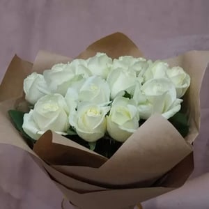 Ramo '15 white roses'