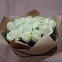 15 white roses
