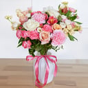 A bouquet in soft tones