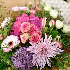 Ramo redondo de color rosa y parma