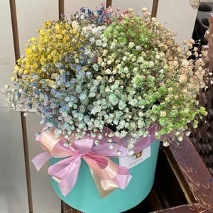 Hat box with flowers 'Miracle Fair'