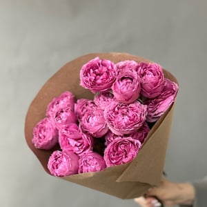 Bouquet of mono pink roses