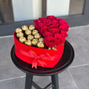 Blumen und Schokolade in der Box