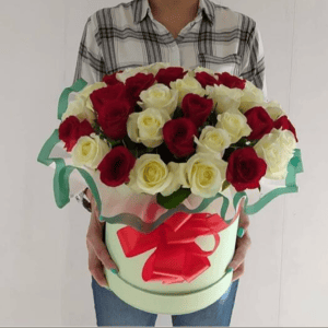 Bouquet '51 roses in a box'