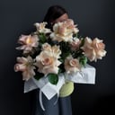 Blumenbox 'Valentines 2 — Cremefarbene Französische Rosen'