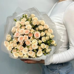 Blumenstrauß 'Bouquet cremfarbener Strauchrosen'
