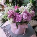 Hat box with flowers 'Box with peonies'