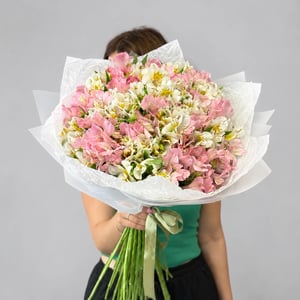 Blumenarrangement 'All-Alstroemeria-Strauß 🌸'