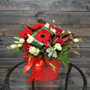 Hat box with flowers 'Scarlet sunset'