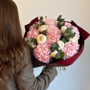 Blumenstrauß 'Hortensien mit Pfingstrose'