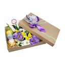 Spring box with macarons 23