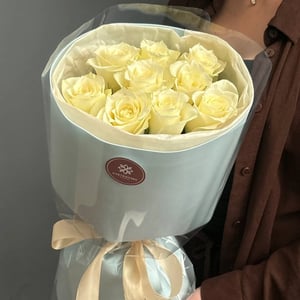 Bouquet 'A package of 9 white roses.'