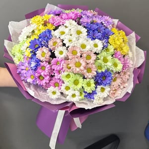 Dopamin-Strauß aus Chrysanthemen und Gänseblumen