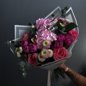 Blumenstrauß 'Mitternachts-Röte'