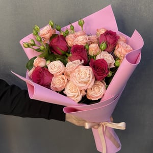 Bouquet of pink and red roses