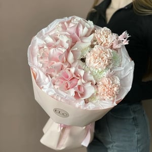 Delicate bouquet with French roses