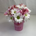 Flower box 'Paper cup with chrysanthemum and alstroemeria'