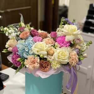 Hat box with flowers 'Marilyn'