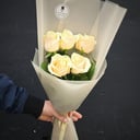 Mono bouquet of 5 peach roses 50 cm