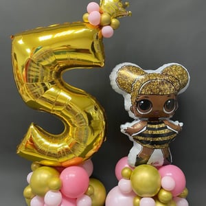 Un ensemble de ballons avec le numéro 5 (aerodesign)