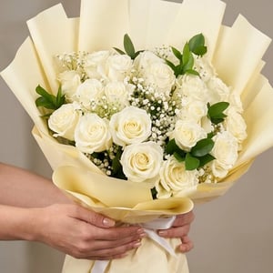 Blumenstrauß aus 25 weißen Rosen