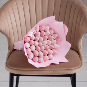 Strawberry bouquet "Nancy" M