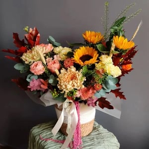 Panier de fleurs 'Composition dopaminée aux tournesols'