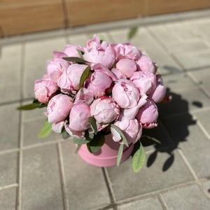 Hat box with flowers 'Cube'