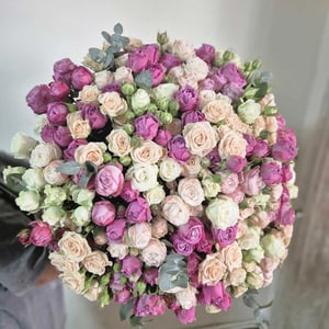 Bouquet somptueux de roses buissonnantes