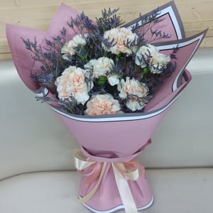 Blumenstrauß 'Im Gegensatz zu den Kanonen'