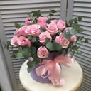 Hat box with flowers 'Roses in a box "I miss you!"'