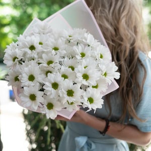 Bouquet of white chrysanthemums Santini