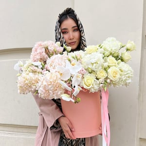 Hat box with flowers 'Еender message'