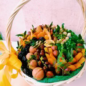 Dried fruit basket