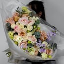 Large spreading bouquet Swire