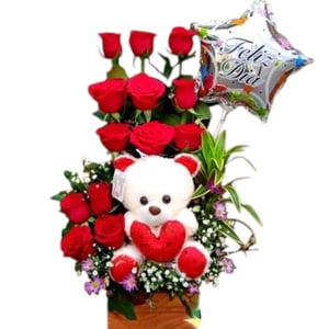 Blumenarrangement 'Rosen- und Plüsch-Arrangement'