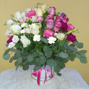 Hat box with flowers 'Blooming garden'