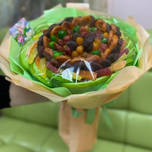 Bouquet of dried fruits