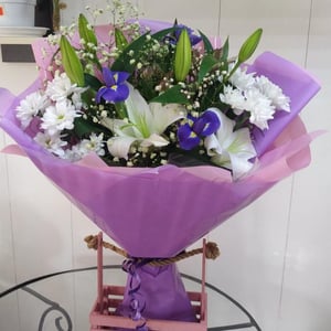 Bouquet 'Cloud of Lilies and Chrysanthemums'