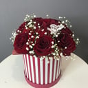Hat box with flowers 'Red and white'