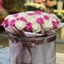 Composición en una caja de 31 rosas