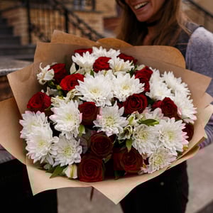Bouquet 'Roses with chrysanthemum'